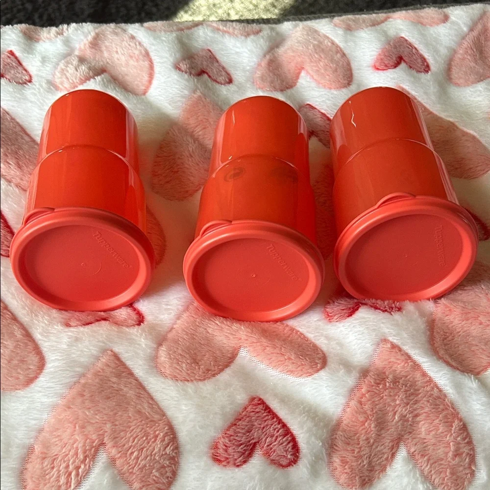 Tupperware cups with lids